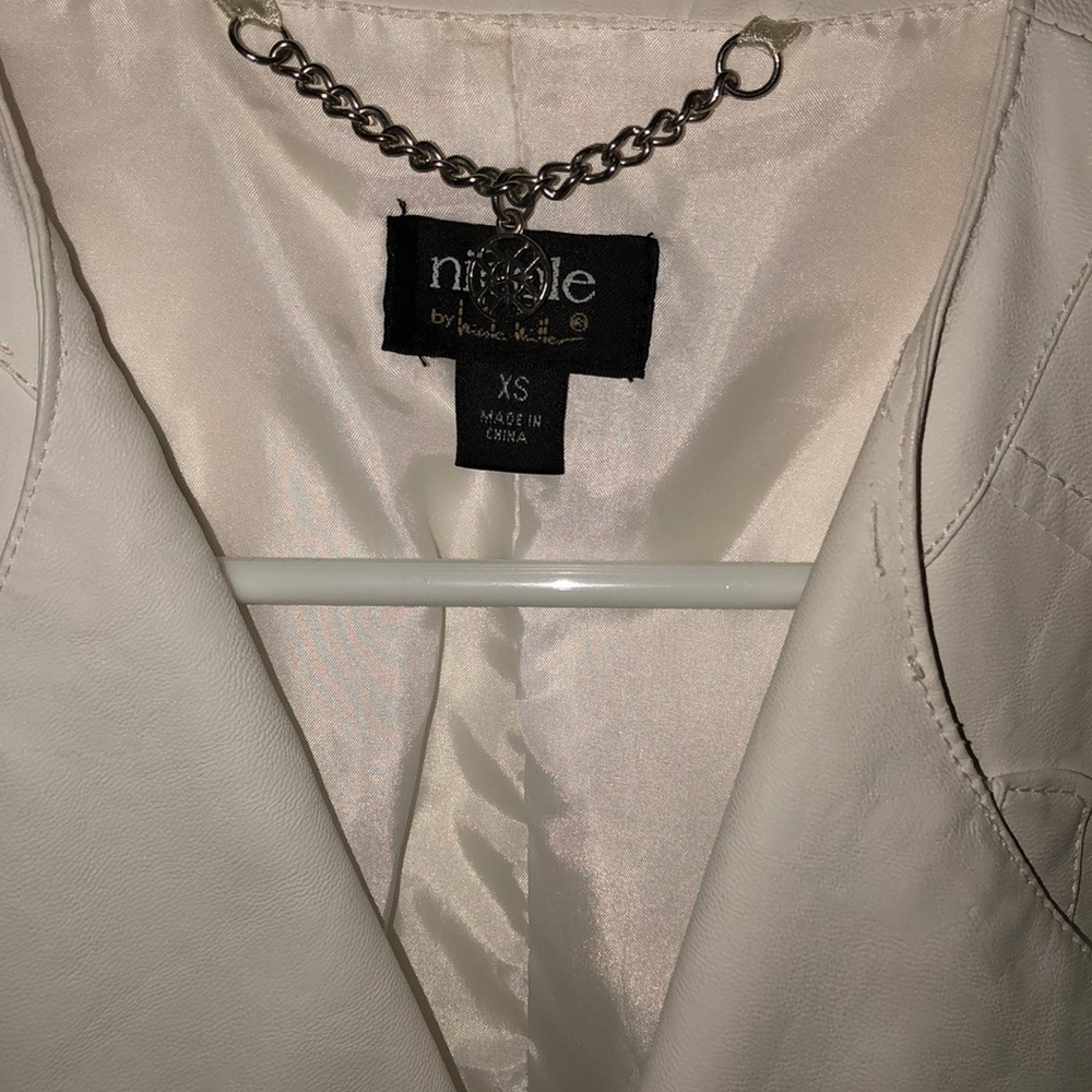 White light fall jacket - Picture 2 of 4
